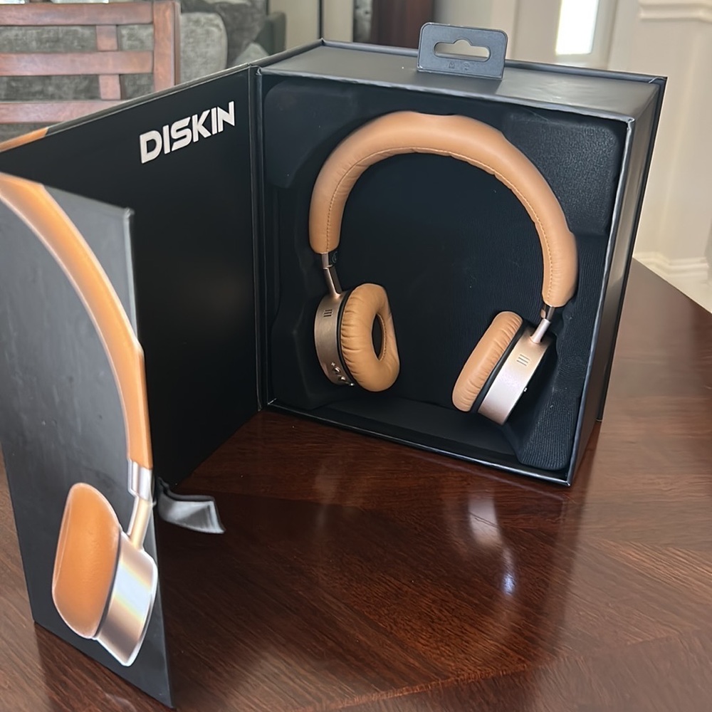 Wireless, Noise Cancelling & Smart Headphones SUPER FAST SHIPPING